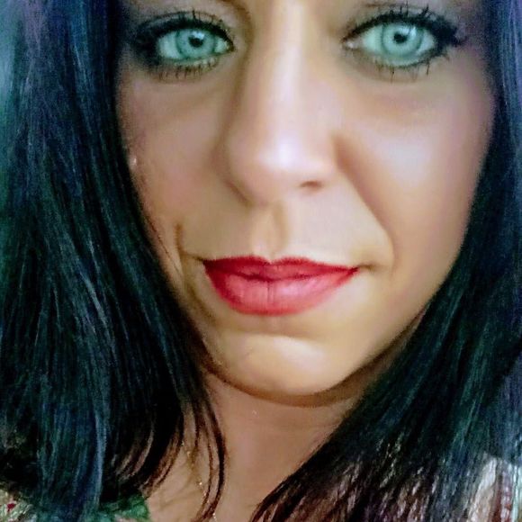 Meet your Posher, Carol - Picture 1 of 1